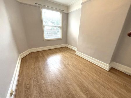4 bedroom terraced house to rent - Photo 5