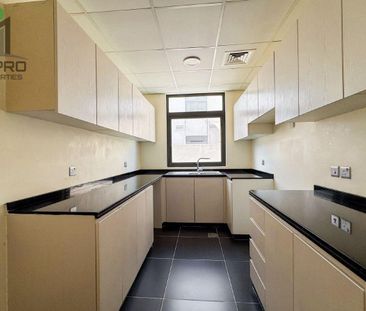 Vacant | Spacious | 3 + Maid corner - Photo 4