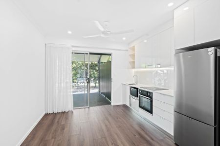 PERFECTLY POSITIONED MODERN 2 BEDROOM UNIT - Photo 2