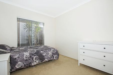 4/6 Valley Road, Halls Head, WA 6210 - Photo 4