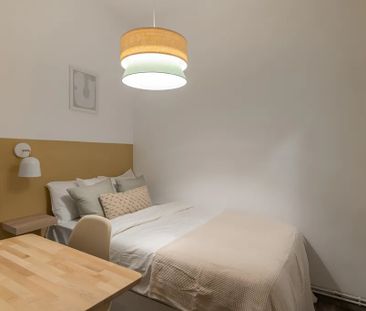 Avinguda de Mistral, Barcelona, Catalonia 08015 - Photo 2