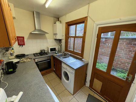 3 bedroom terraced house to rent - Photo 5