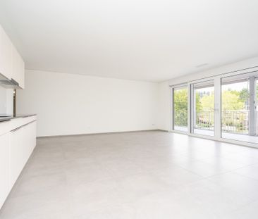 Newly built apartment in the popular residential park Blümlisalp! - Photo 1