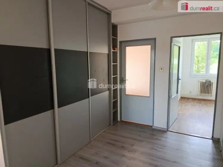 Hezký byt 4+1 po částečné rekonstrukci, Zbuzany u Prahy - Fotografie 5