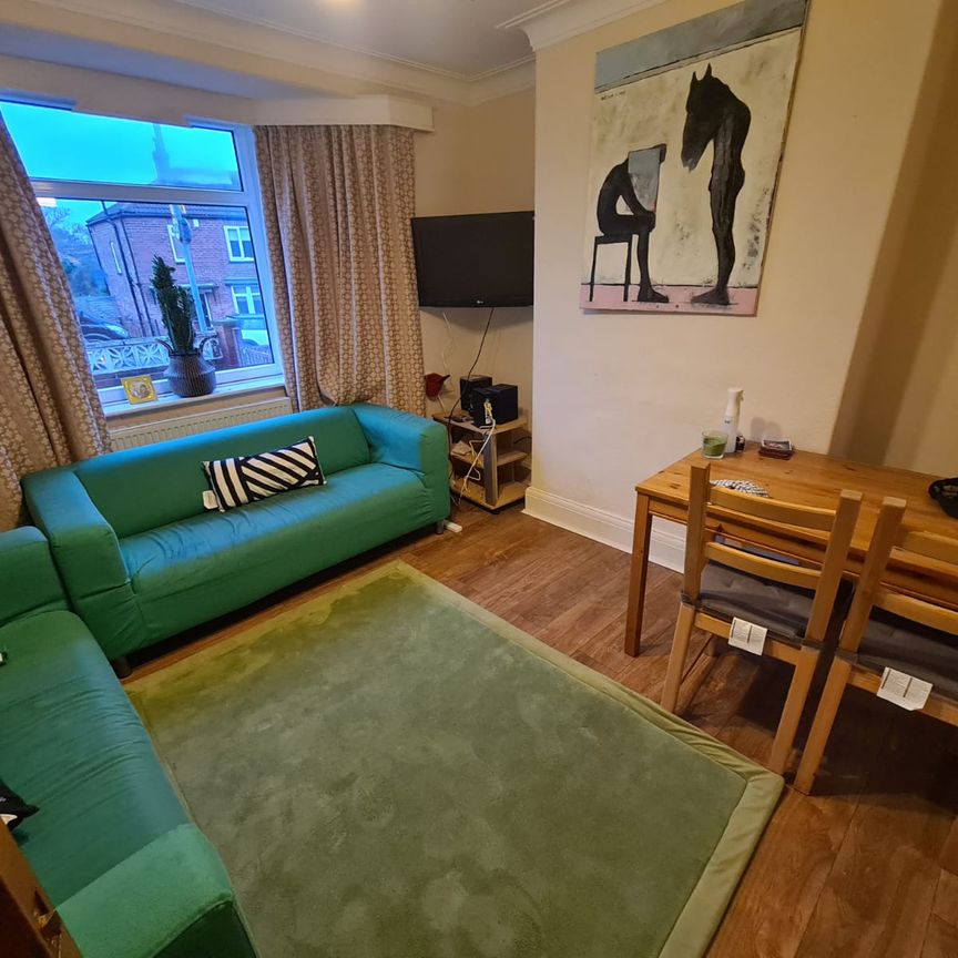 4 Bed - 52 Eden Drive, Burley, Leeds - LS4 2TN - Student - Photo 1