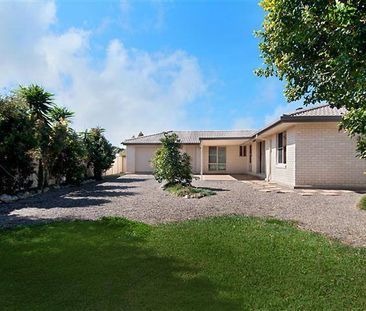 Stunning Family Home in Cooroy - Photo 5