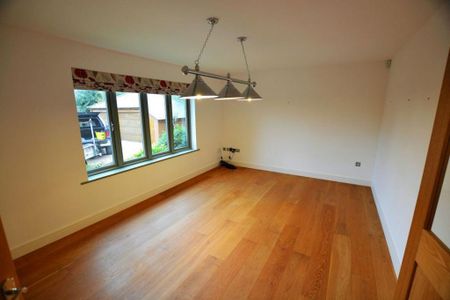 4 bedroom detached house to rent - Photo 3