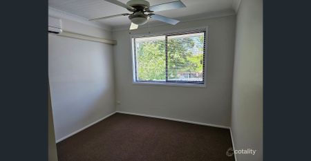 RENOVATED 3 BEDROOM HOUSE - Photo 4