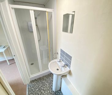 9 Bed Student Accommodation - Photo 1