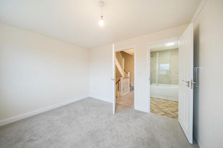 3 bedroom semi-detached house to rent - Photo 2