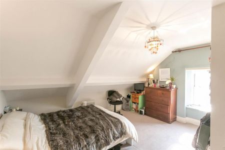 5 bedroom end of terrace house to rent - Photo 2