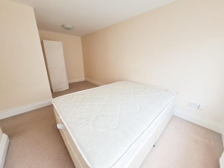2 bedroom maisonette to rent - Photo 2
