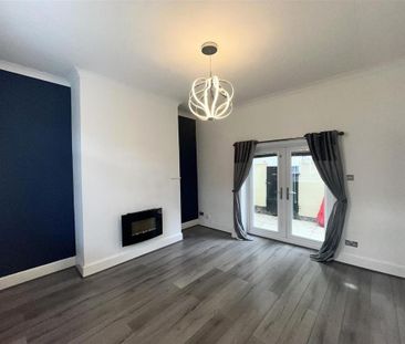 2 bedroom end of terrace house to rent - Photo 5