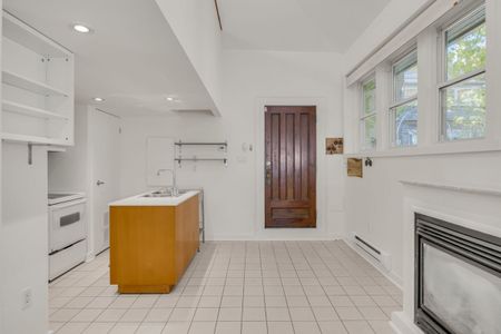 For Lease - 321 Palmerston Boulevard Unit# Coach House, Toronto, Ontario - Photo 4