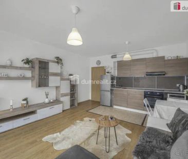 Krásný slunný vybavený byt 1+kk s terasou a s parkovacím stáním v Č... - Fotografie 5