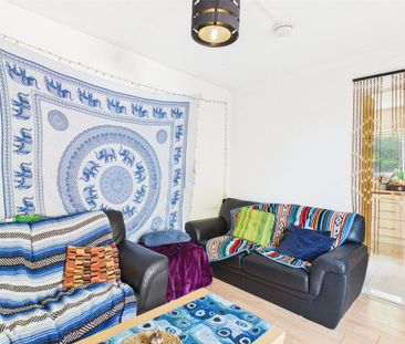 5 bedroom semi-detached house to rent - Photo 2