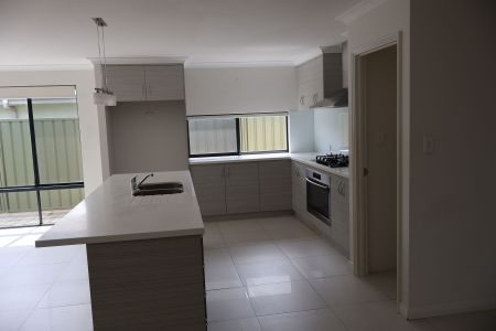 SPACIOUS FOUR BEDROOM FAMILY HOME - Photo 2