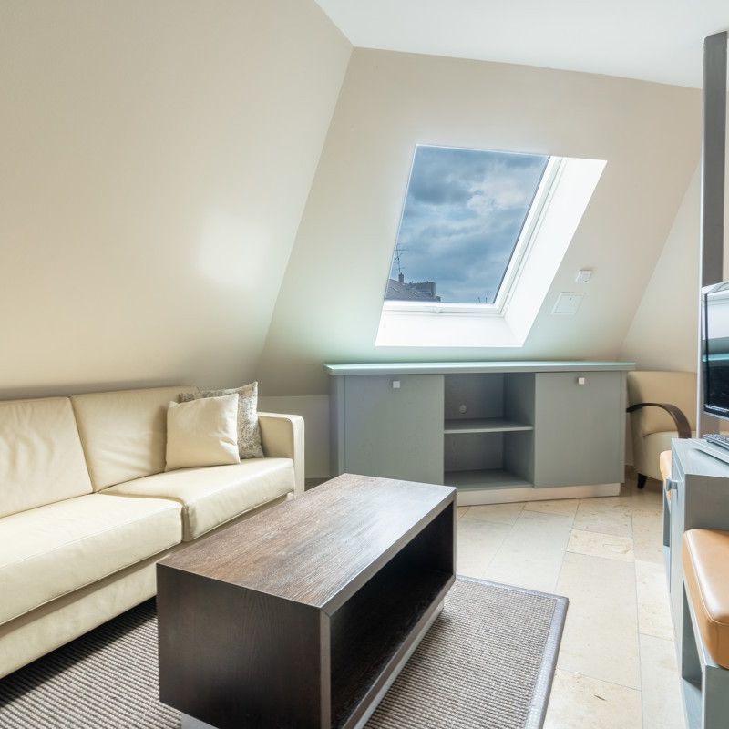 Welc(H)ome® by RIDA FLATS – D’dorf City! Charmant + Top Lage! Löffelfertig + Aufzug + Balkon + AC - Photo 1