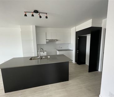 Très beau 4 1/2 situé au 908 rue Lamarche appartement 104 - Photo 6