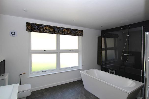 3 bedroom apartment to rent - Photo 1