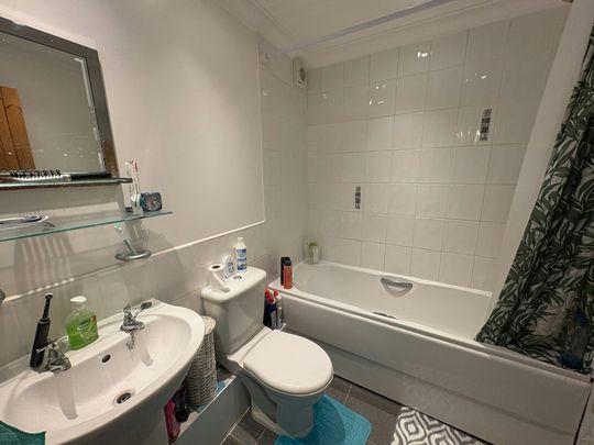 Flat to rent on - Photo 1