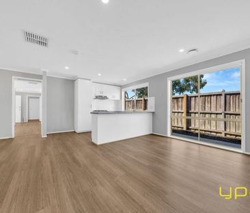 2 Buckley Way, Lynbrook - Photo 3