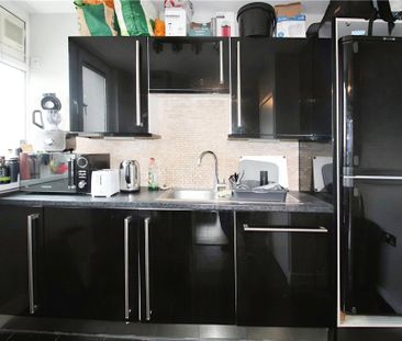Neville Gill Close, London, SW18 4BP - Photo 6