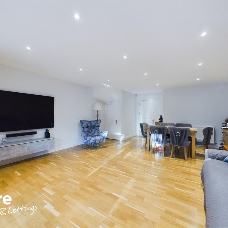 4 bedroom terraced house to rent - Photo 1