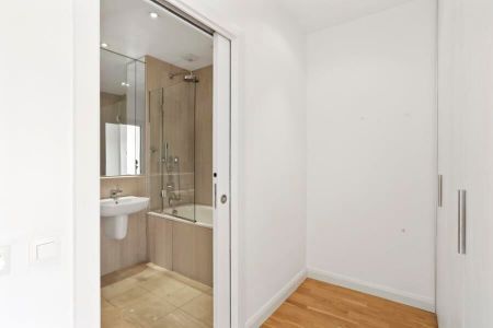 3 Bedroom Flat To Let - Photo 2
