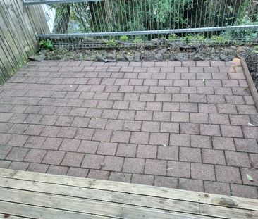 MOUNT EDEN - LOCATION/LOCATION- 2 Bdrm Townhouse - Photo 1