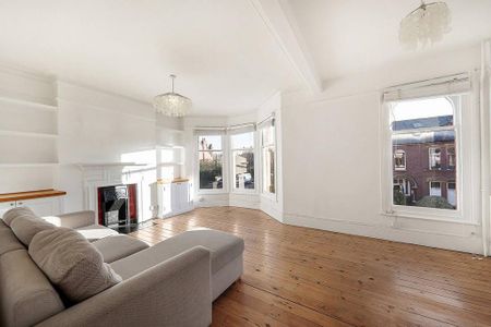 2 bedroom flat to rent - Photo 2