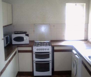 4 bedroom House Ernest St Crewe CW2 - Photo 3