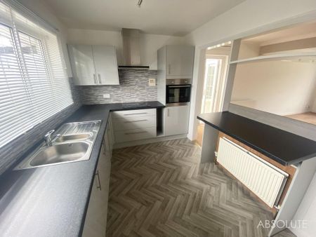 2 bedroom detached bungalow to rent - Photo 2