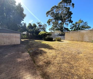 Spacious Family Home with Generous Yards in Prime Location! - Photo 2