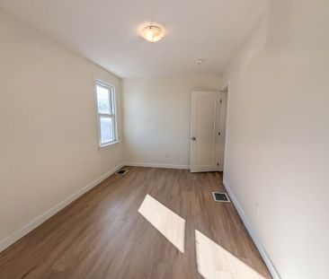 All Inclusive 1 Bed + Den Unit In Welland! - Photo 2