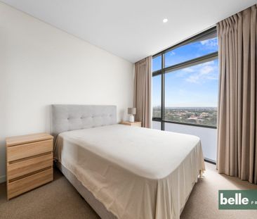 Modern Two Bedroom Apartment with City Views - Photo 4