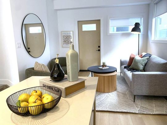 Edmonton Unfurnished townhouse Rental in Jasper Place - BRAND NEW Stunning Townhome in A+ Location, Close to Downtown & Parks and Pet Friendly! - Photo 1