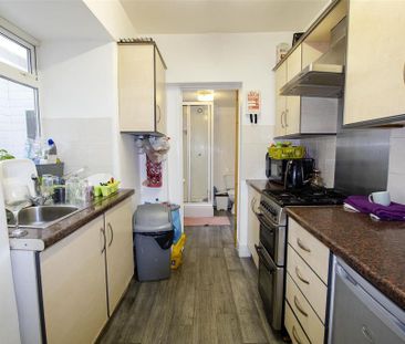 4 bedroom property to rent - Photo 4