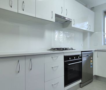 Close to transport, shops & Uni! - Photo 6