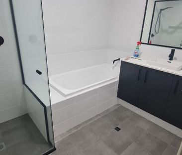 Bayswater - Photo 1