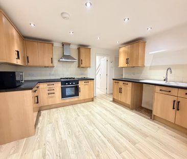 3 bedroom semi-detached house to rent - Photo 4