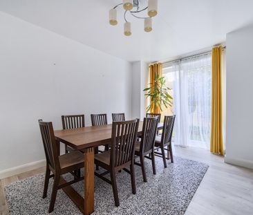 4 bedroom detached house to rent - Photo 2