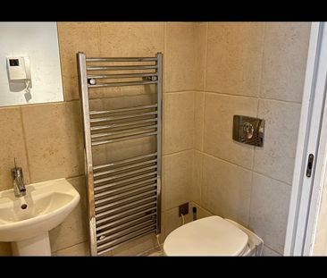 Studio Flat, Wellington Street, LS1 - Photo 3