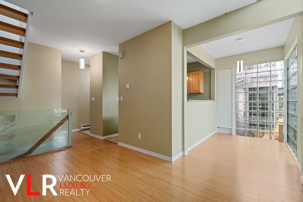 Townhouse in Vancouver West Side, BC - Photo 1