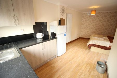Studio to rent - Photo 2