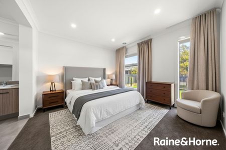 MODERN 4 BEDROOM HOME WITH ALL THE EXTRAS - Photo 5