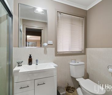 Impressive 3 Bedroom Ensuite Townhouse with Double Garage - Photo 4