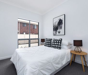 Immaculate 2 Bedroom Home in Superb Location! - Photo 5