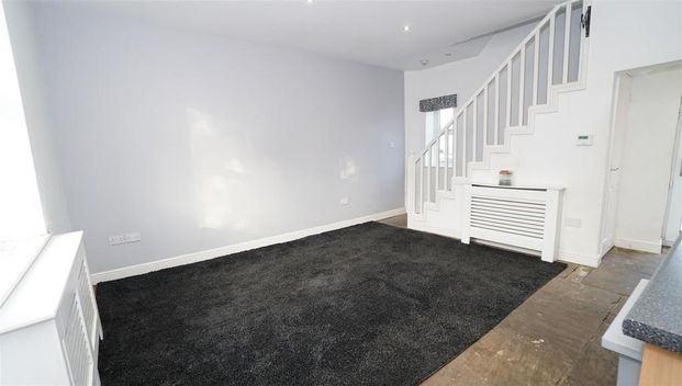 2 bedroom terraced house to rent - Photo 1