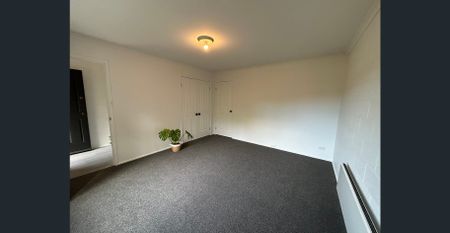 Fully Renovated 2 brm Townhouse - Photo 2